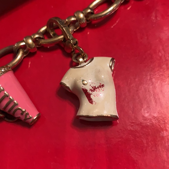 JUICY COUTURE 3 CHARM BRACELET. ONE NOT REMOVABLE